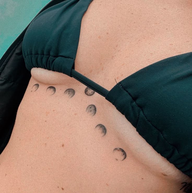 29 Ideas Sternum Tattoo : A Guide to Bold, Feminine & Unique Designs