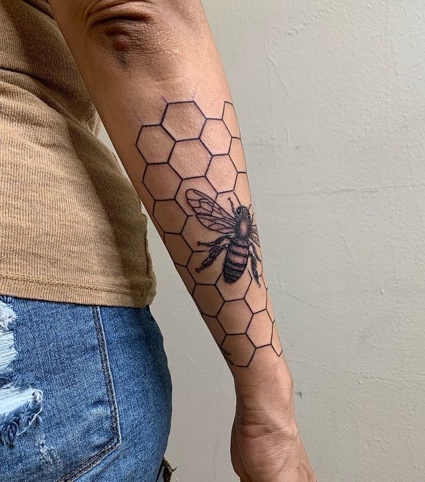 30 Honeycomb Tattoo Ideas  with Bees, Flowers, and Geometric Patterns for Men and Women