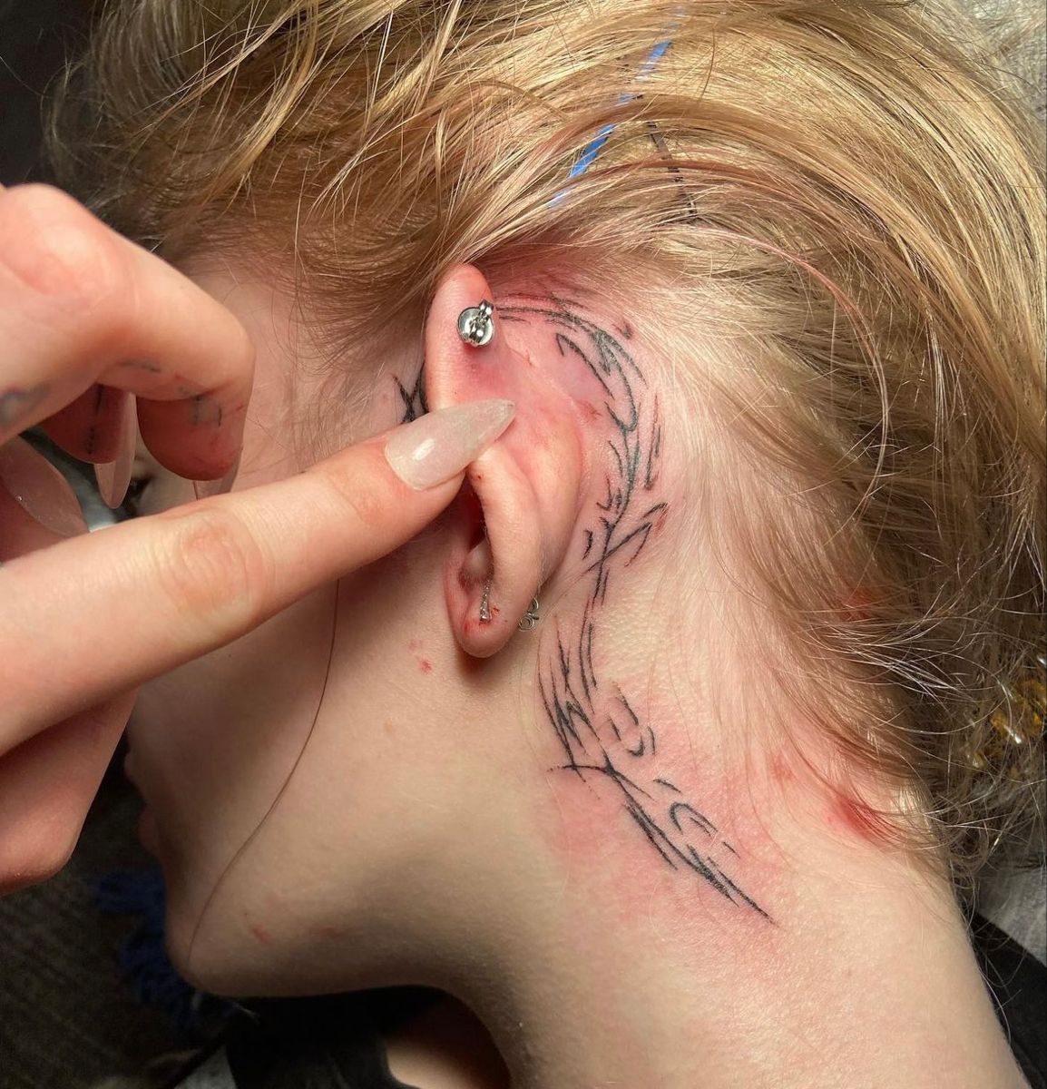 28 Ear Tattoo Ideas for Women and Men with Piercings Inner, Behind, Side, Fine Line, Flowers, Mandala, Moon, Rose, Cross, Stars, Spider Web