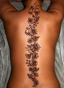 27 Delicate Spine Tattoo Ideas for Women