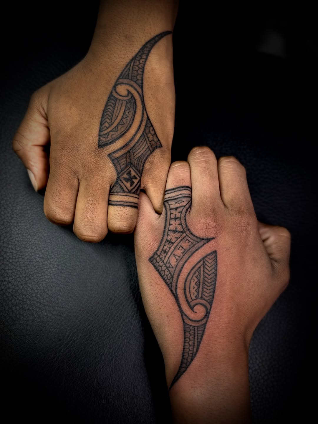 31 Ring Tattoo Ideas: Modern Bands, Meaningful Symbols & Subtle Couples Ink