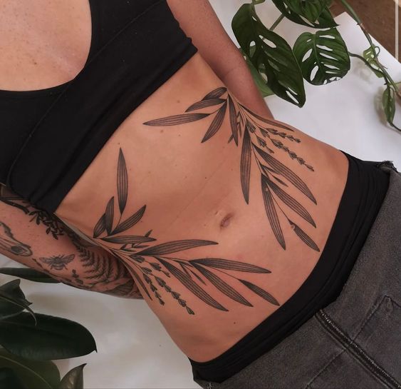 22 Ideas for Lower Stomach Tattoos: Stunning Designs and Unique Personal Statements