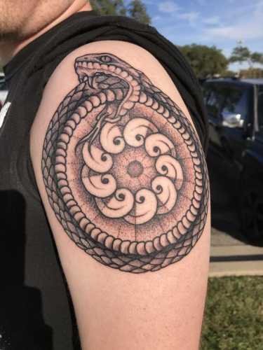 21 Snake Shoulder Tattoos Ideas for Bold Expressions
