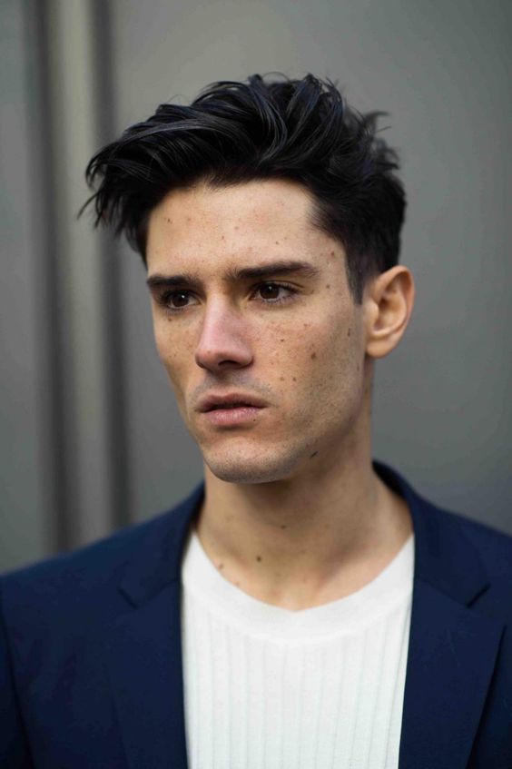 Explore 20 Stunning Fall Hair Styles with Side Parts for Trendy Looks for Every Occasion