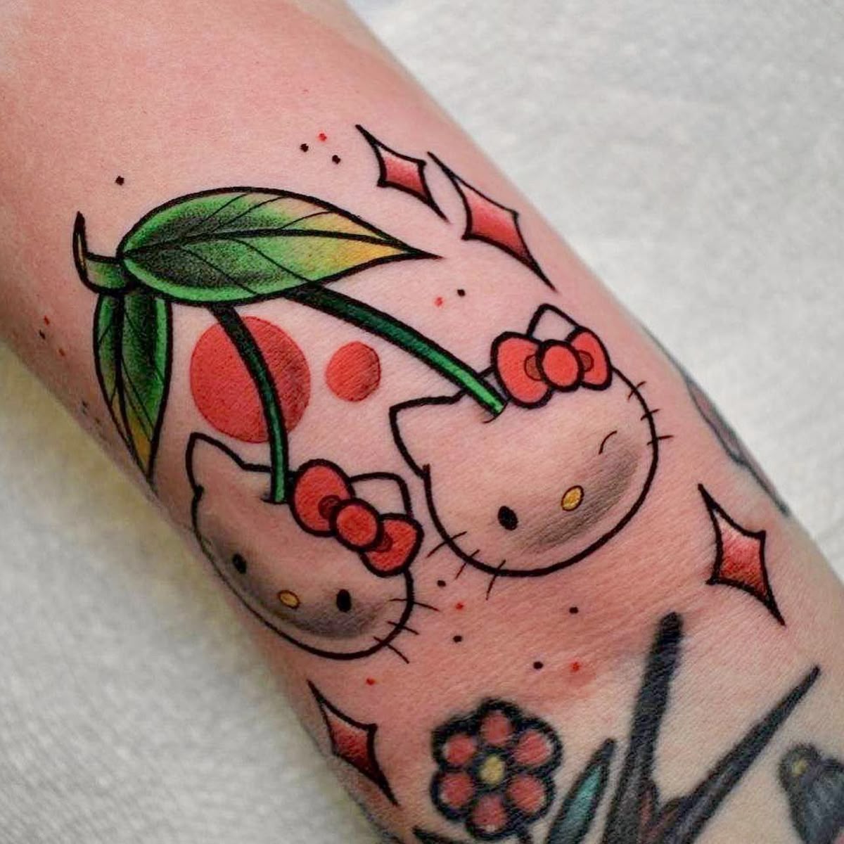 Hello Kitty Tattoo 29 Ideas for Women, Men & Couples Sleeve, Fine Line, Y2K, Cien Pies & More