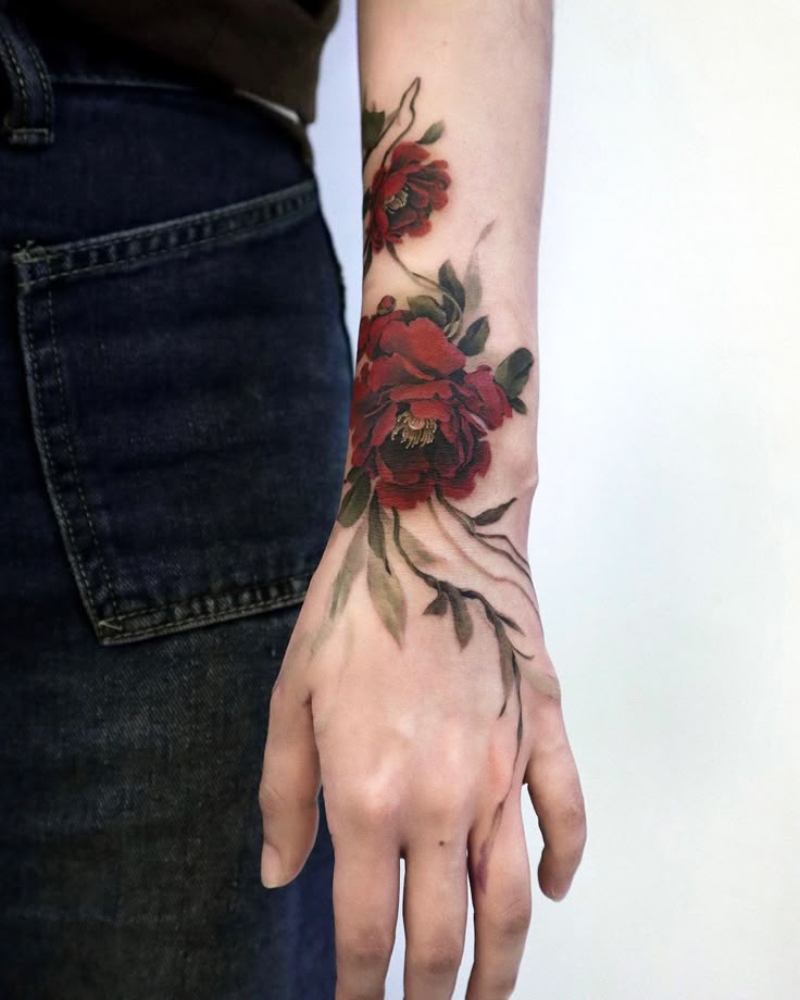 25 Unique Rose Tattoo Ideas for Men and Women with Traditional, Realistic, and Fine Line Design