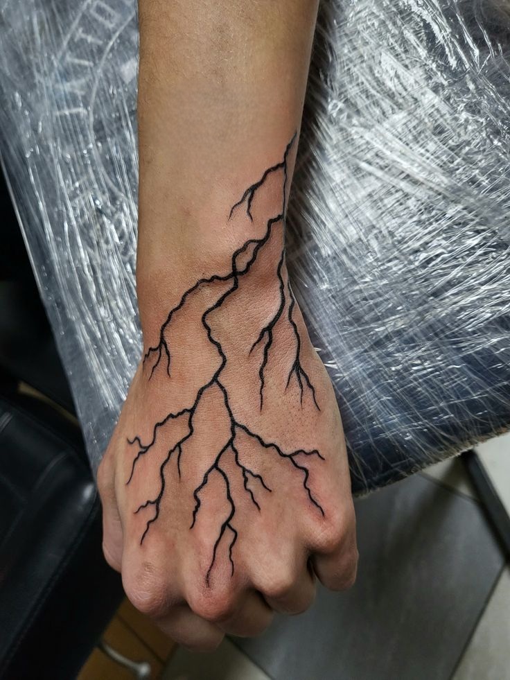 28 Lightning Tattoo Ideas for Men and Women: Arm, Shoulder, Chest, Hand, and Leg Designs