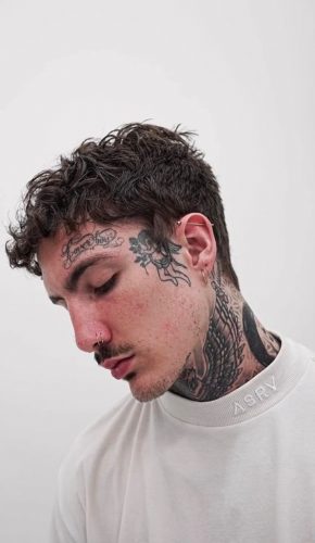 Explore ’s Top 17 Short Hairstyles for Men: From Sleek Fades to Curly Trends