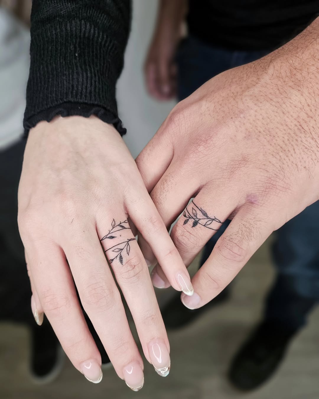 31 Ring Tattoo Ideas: Modern Bands, Meaningful Symbols & Subtle Couples Ink