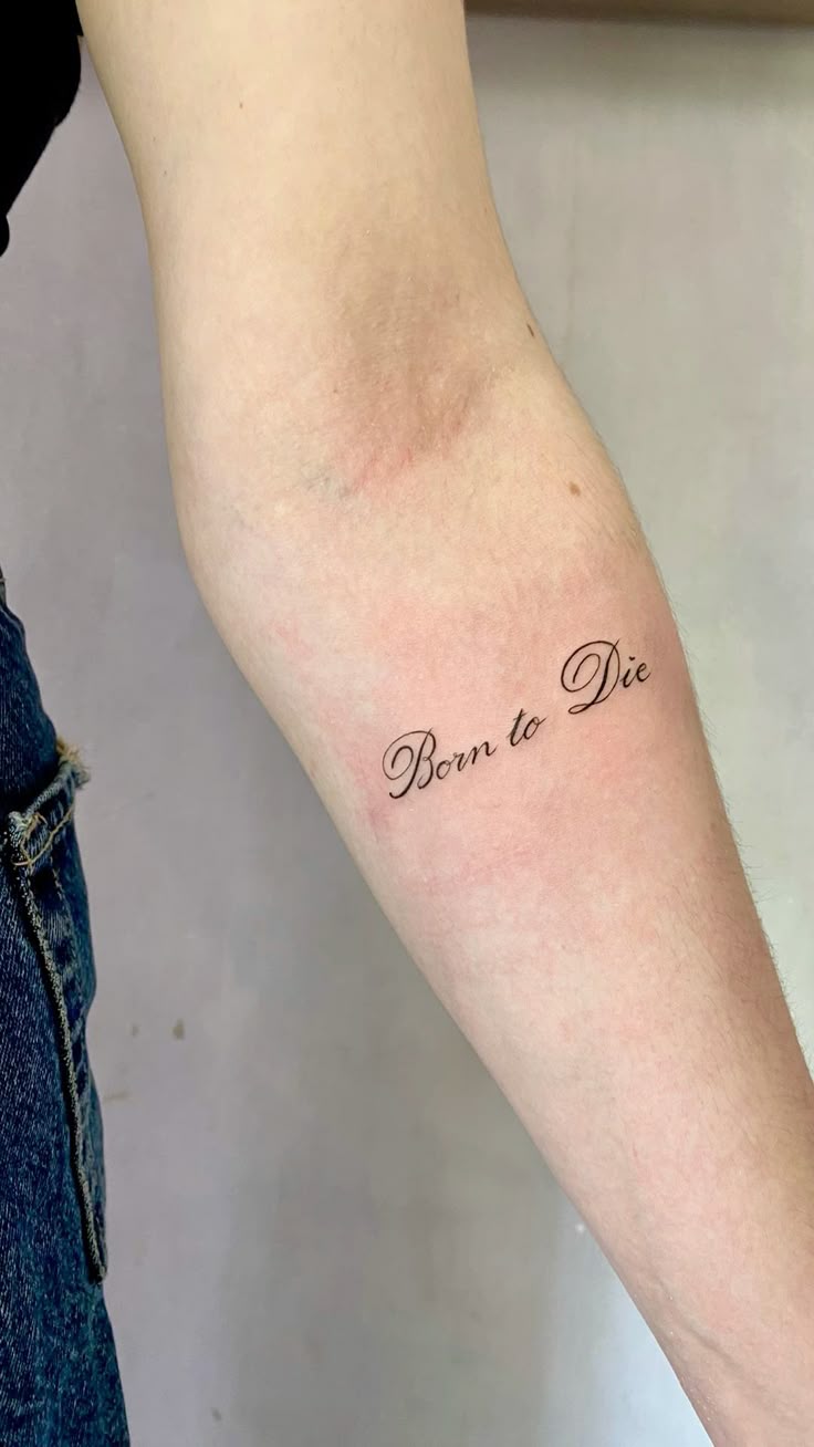 30 Born to Die Tattoo Ideas : Aesthetic Lettering, Stomach and Collarbone Placement