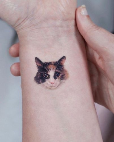17 Cat Tattoo Ideas for the Wrist