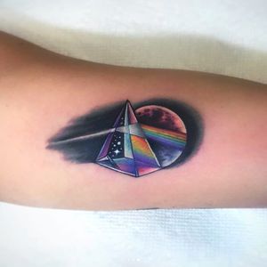 17 Pyramid Tattoo Ideas