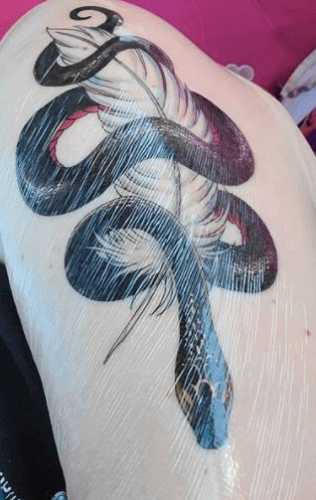 23 Snake Tattoos on Thigh Ideas for Alluring Art