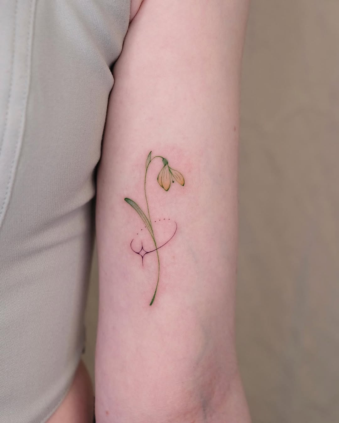 26 January Birth Flower Tattoo Ideas: Stunning Carnation and Snowdrop Designs
