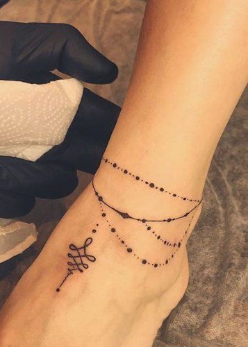29 Striking Foot Tattoo Ideas for Women