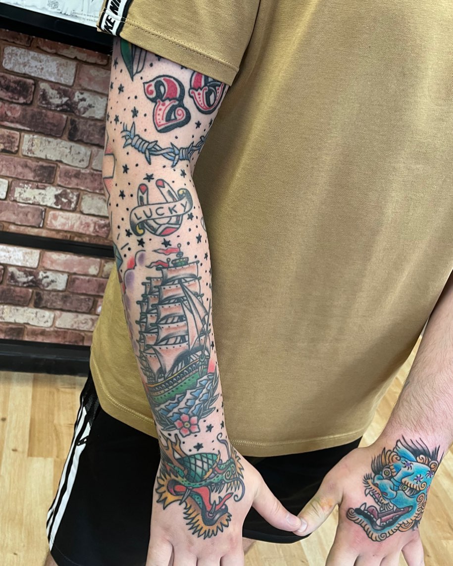 28 Traditional Tattoo Sleeve Ideas: Bold American, Black and Grey, Neo & Japanese Designs for Every Style