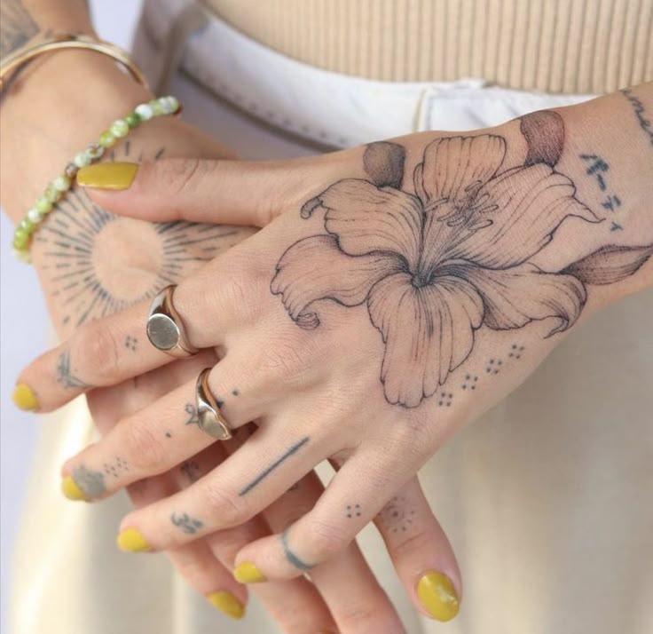 29 Ideas Wrist Tattoo : From Minimalist Statements to Bold Expressions