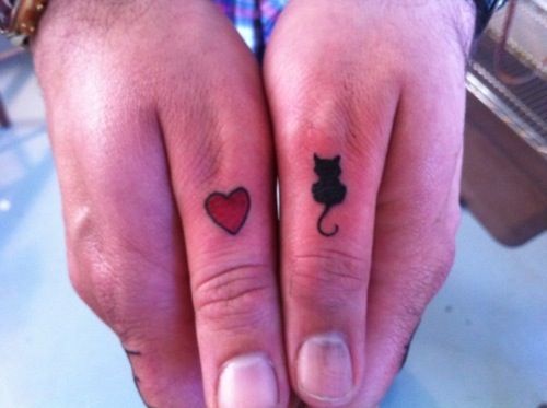 27 Cat Tattoo Ideas for the Finger