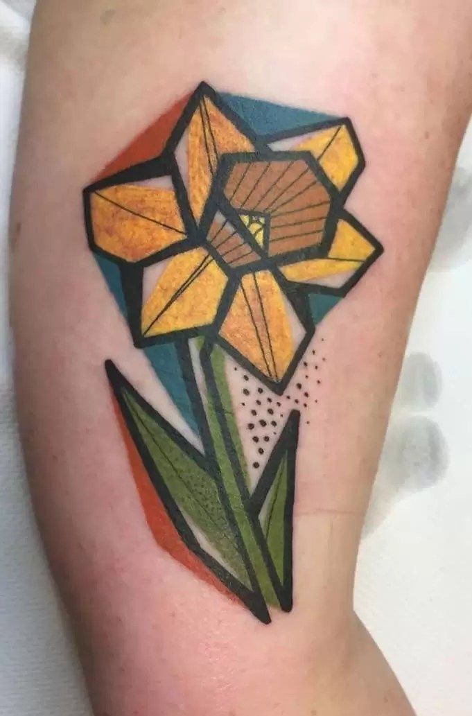 30 Daffodil Tattoo Ideas : Fine Line, Traditional with Name, Birth Flower &#038; Neotraditional Design