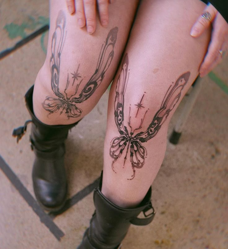 29 Unique Knee Tattoo Ideas : Traditional, Japanese, Gothic, Flower, Skull on Moth, Symmetrical Designs
