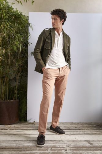 Stylish Men&#8217;s Sneakers and Khaki Combos : 17 Trendsetting Outfits to Elevate Your Look