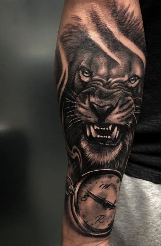 19 Express Strength with a Lion Tattoo on Forearm: Design Inspiration