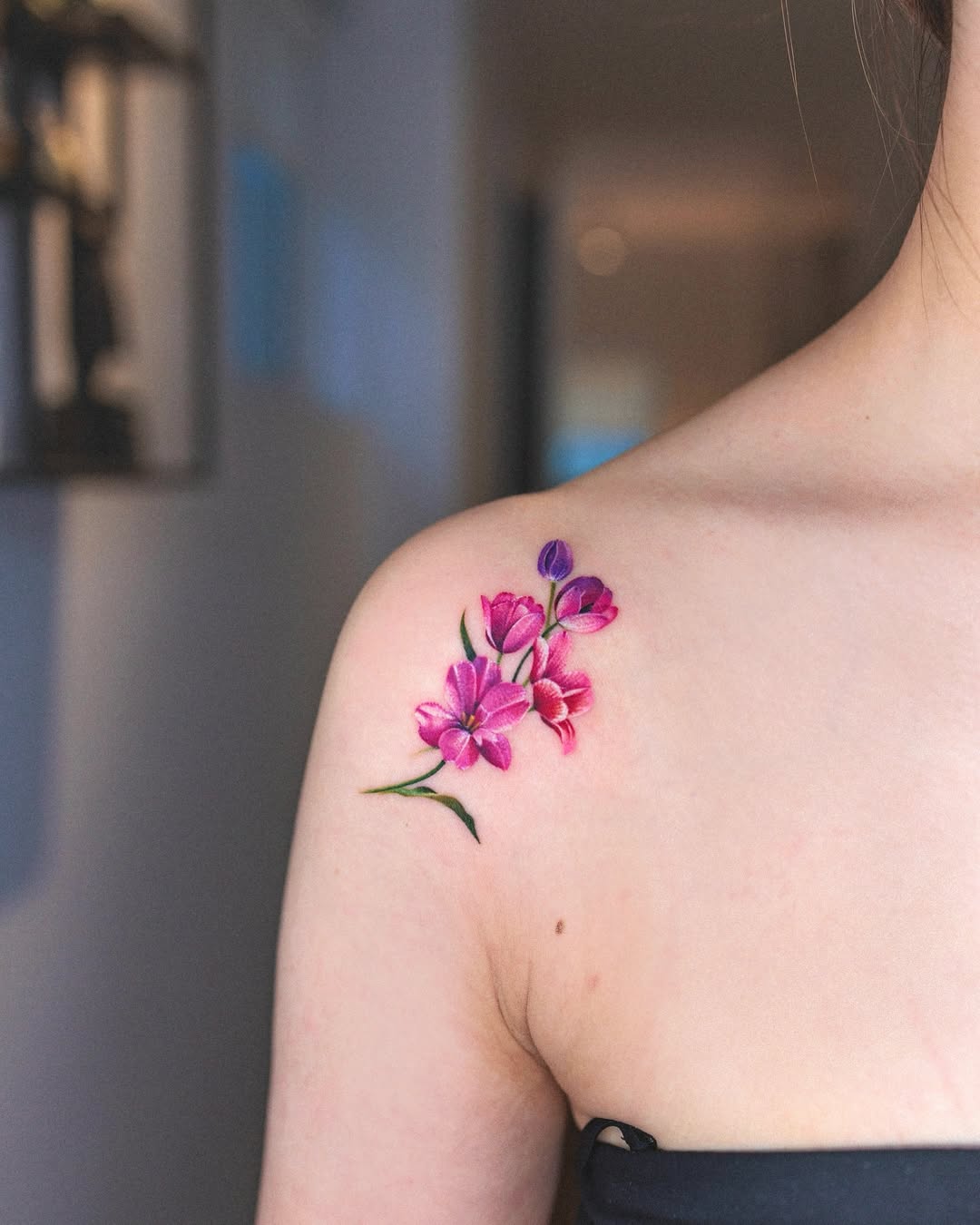 29 Tulip Tattoo Designs Full of Meaning and Style