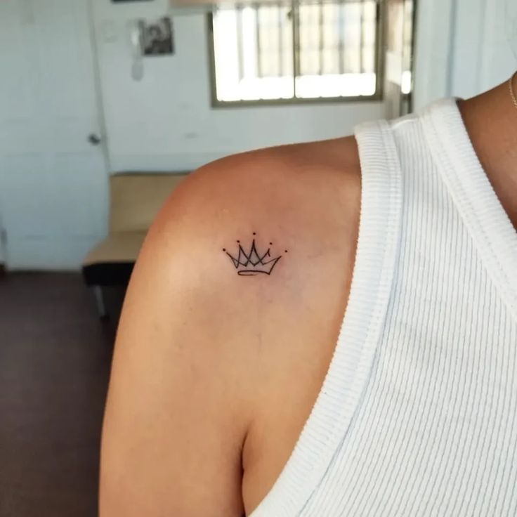 27 Crown Tattoo Ideas : Minimalist, Feminine, and King-Inspired Designs for Men and Women