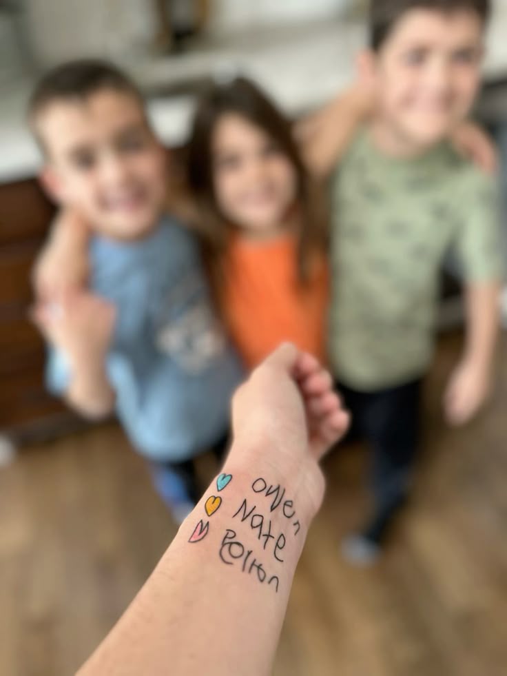 28 Kids Name Tattoo Ideas for Mothers: Unique Designs with Birth Dates, Matching Symbols