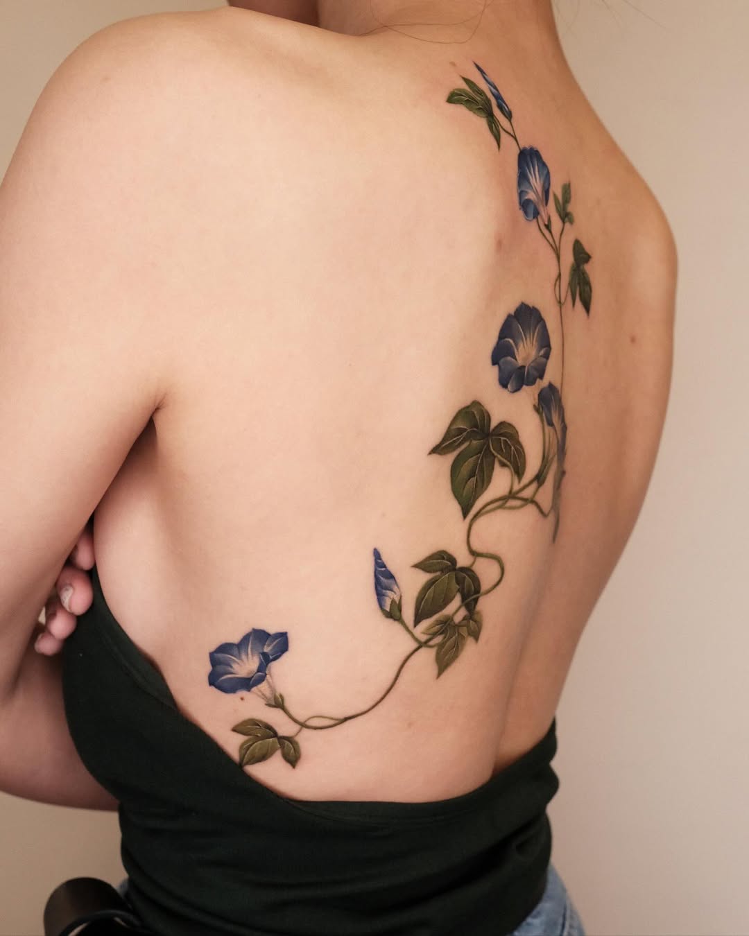 29 Morning Glory Tattoo Ideas: Elegant Vines, Quiet Symbolism, and Wearable Color