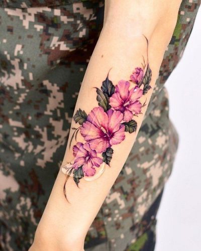 Discover 18 Stunning Hibiscus Tattoo Designs for Women – Bold, Beautiful & Trendy in