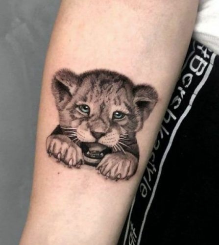 19 Express Strength with a Lion Tattoo on Forearm: Design Inspiration