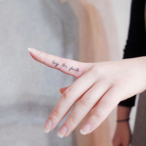 17 Trendy Finger Tattoo Ideas for Women
