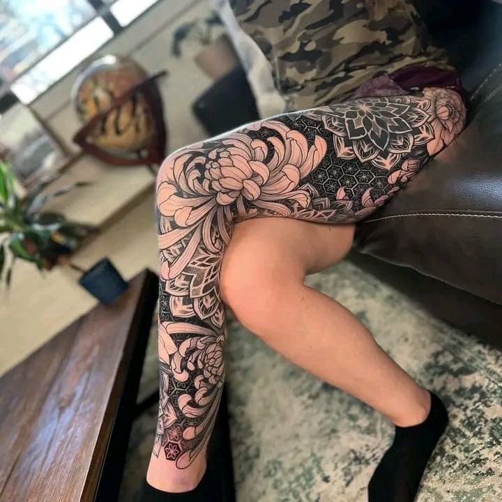 28 Ornamental Tattoo Ideas: Bold Blackwork, Baroque Flourishes, and Fineline Geometry