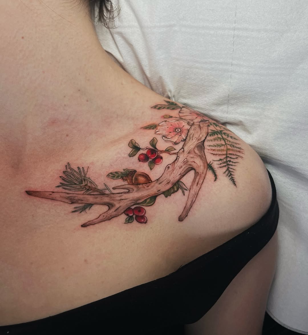 27 Collarbone Tattoo Ideas With Minimalist, Floral, Color, and Fine Line Designs