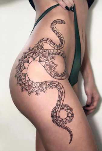 25 Empowering Snake Tattoos for Women