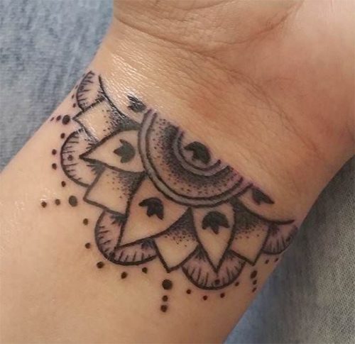 20 Chic Wrist Tattoo Ideas for Women