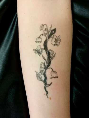 29 Snake and Flower Tattoos Ideas