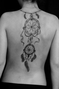 27 Delicate Spine Tattoo Ideas for Women