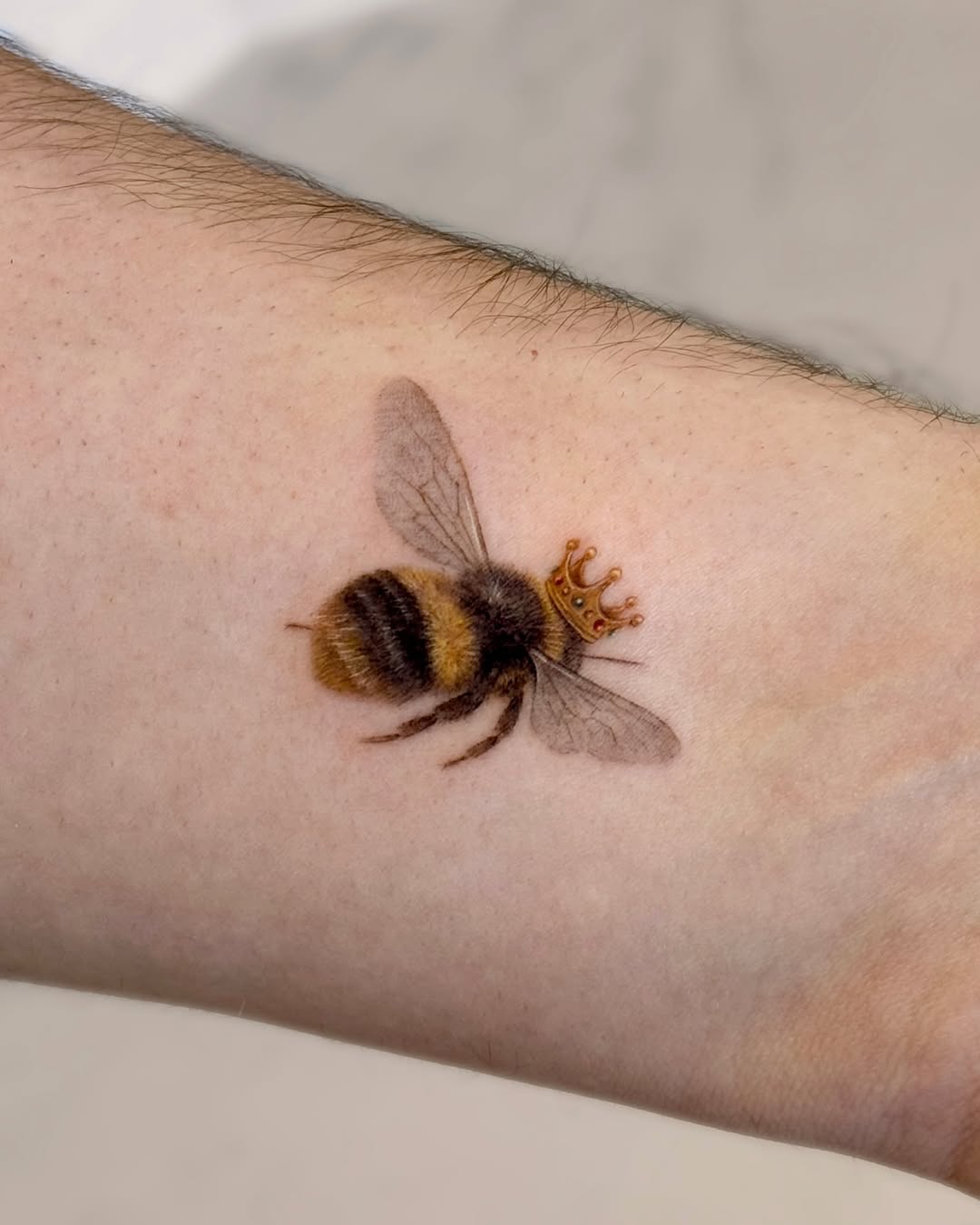 27 Bumble Bee Tattoo Ideas: From Fine-Line Minis to Fuzzy Realism