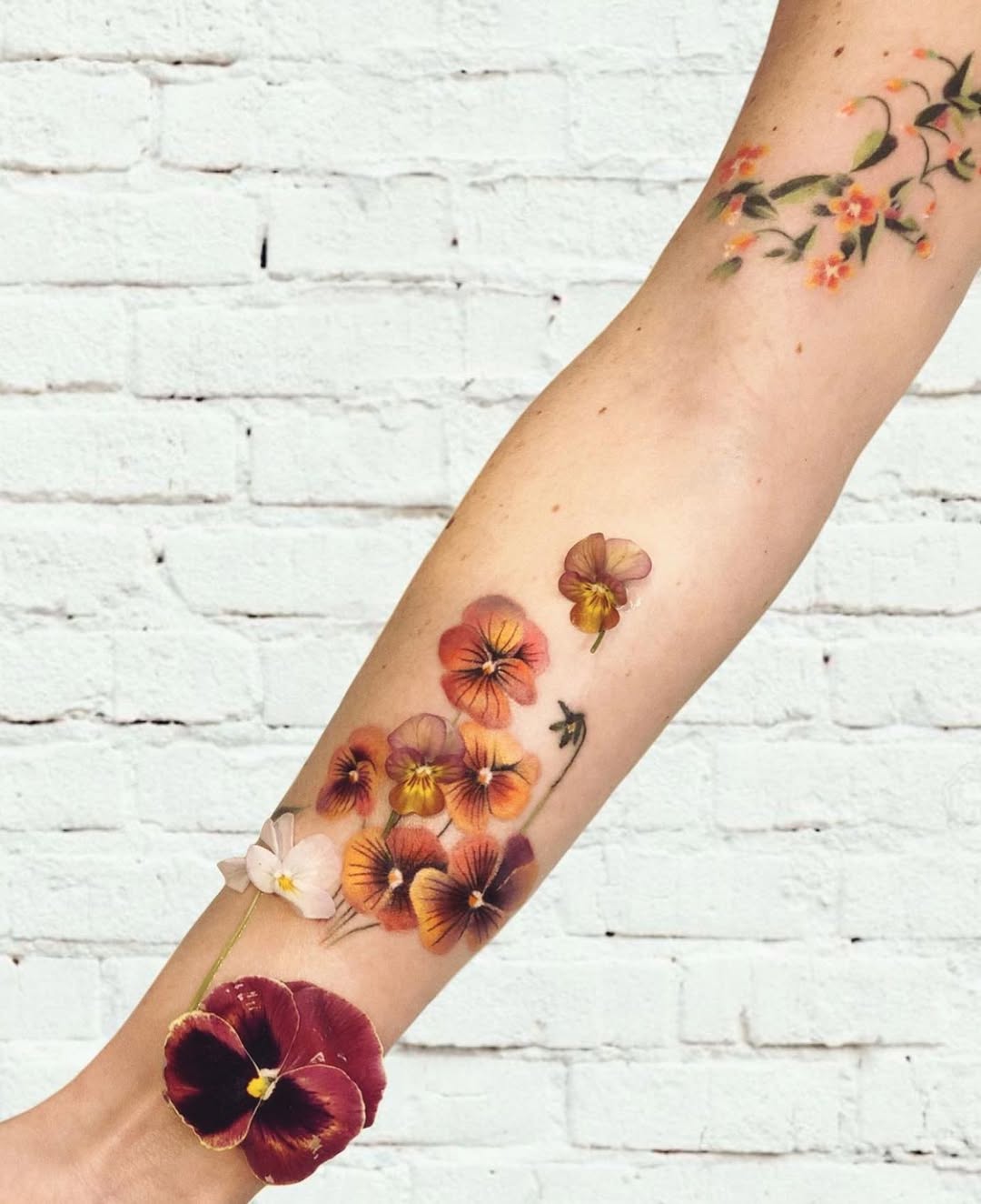 26 February Birth Flower Tattoo: Stunning Designs Inspired by Violets and Iris