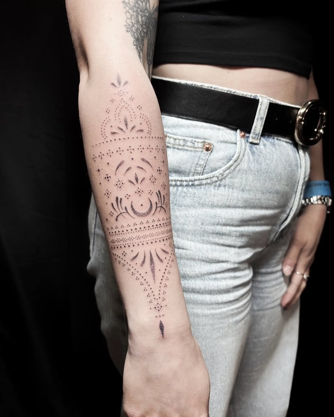 28 Ornamental Tattoo Ideas: Bold Blackwork, Baroque Flourishes, and Fineline Geometry