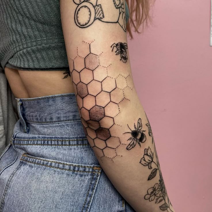 30 Honeycomb Tattoo Ideas  with Bees, Flowers, and Geometric Patterns for Men and Women