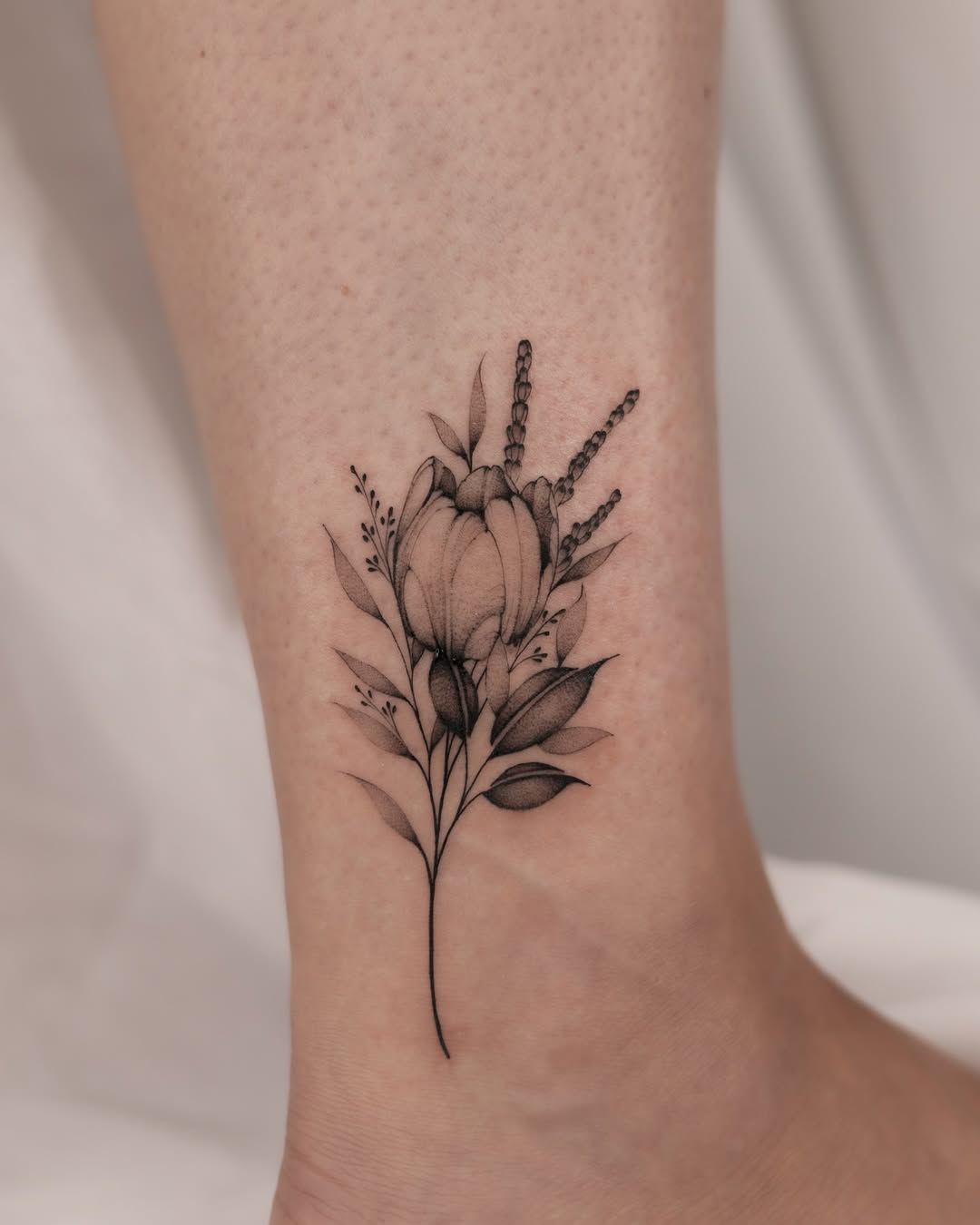29 Tulip Tattoo Designs Full of Meaning and Style