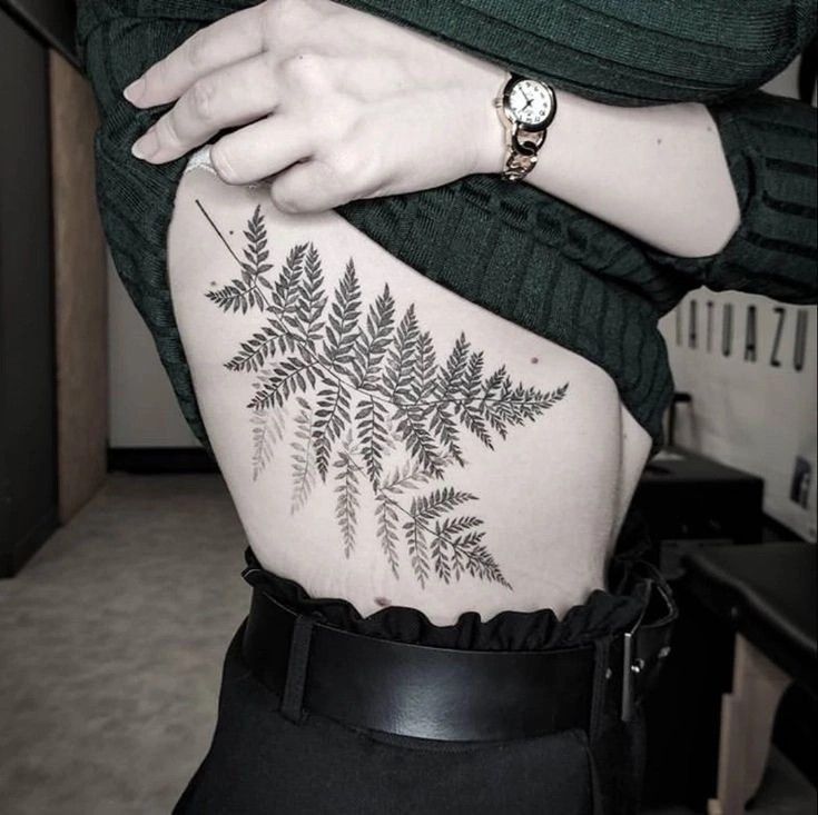 29 Fern Tattoo Ideas: Nature s Most Elegant Lines, From Shoulder Fronds to Hip Vines