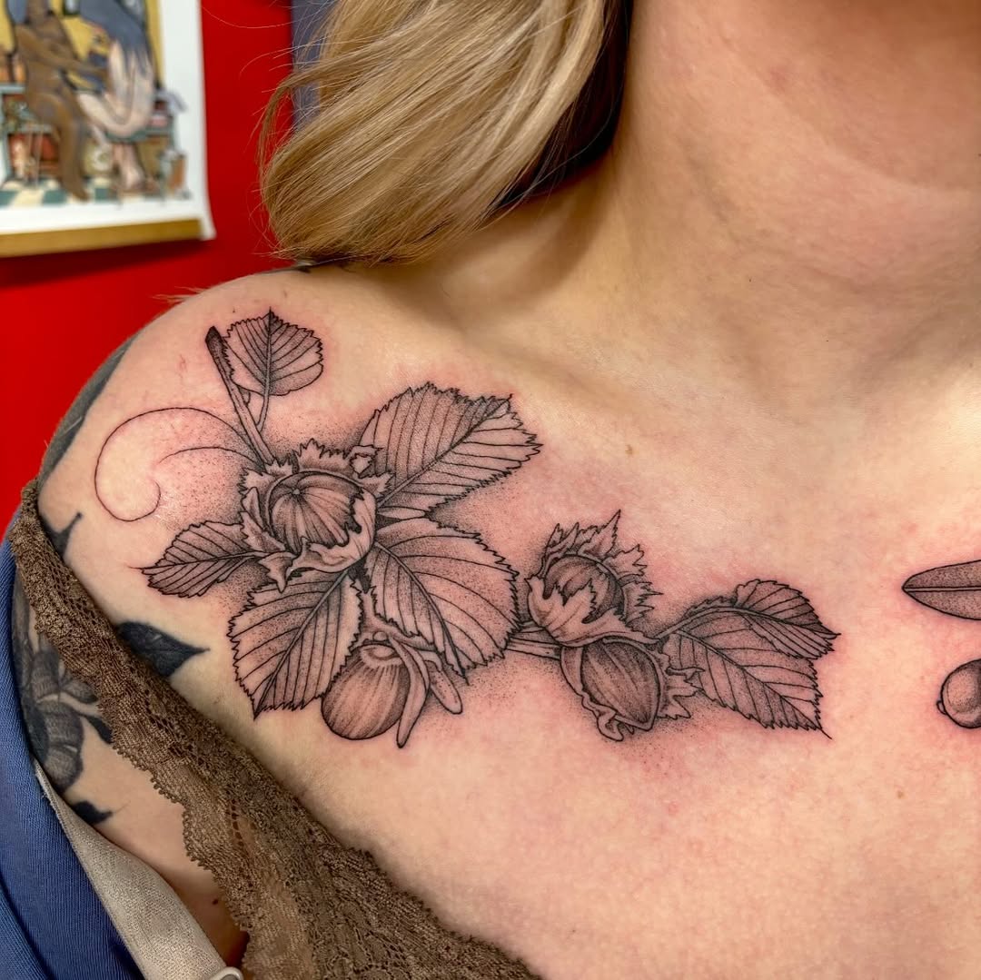 27 Collarbone Tattoo Ideas With Minimalist, Floral, Color, and Fine Line Designs