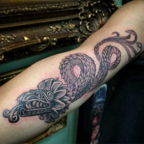 18 Snake Tattoo Hand Ideas for a Touch of Mystery