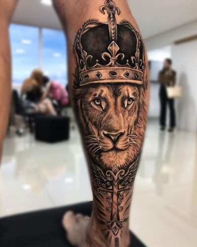 Leg Lion Tattoo: 22 Dynamic Designs for a Daring Look
