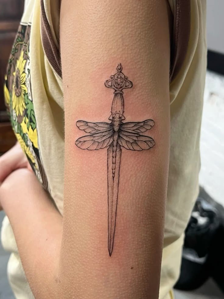 30 Dagger Tattoo Ideas : Neotraditional, Fine Line, Gothic, Butterfly, Panther, Fantasy Designs