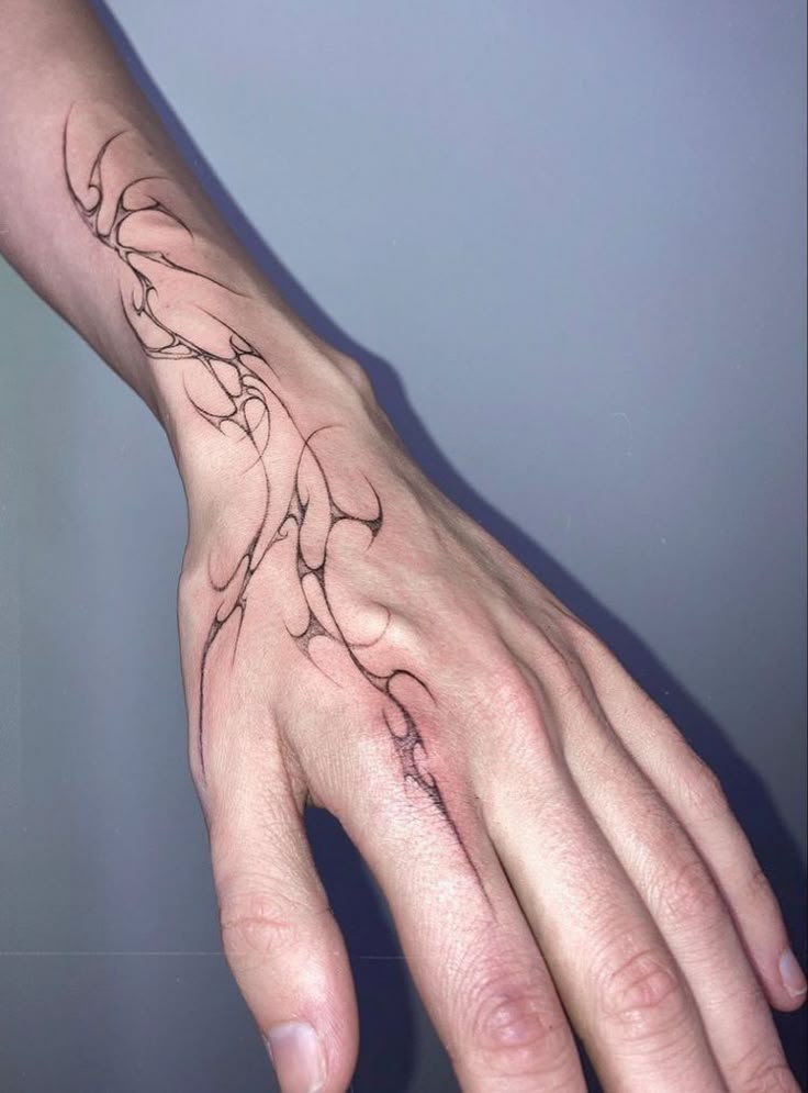 27 Ideas Hand Tattoo : Designs That Redefine Personal Expression